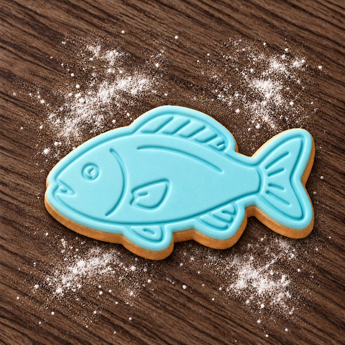 Fish decorated fondant cookie