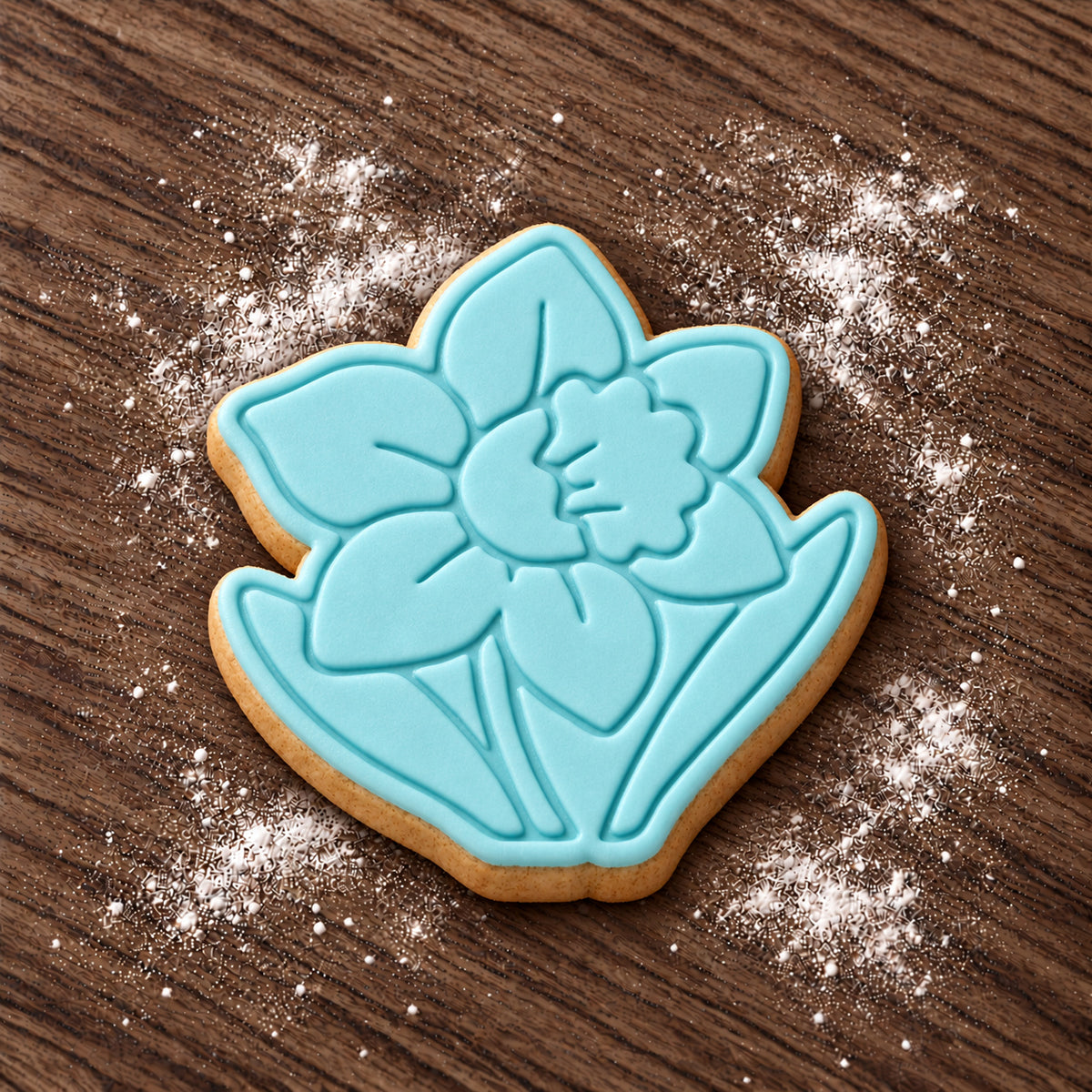 Daffodil decorated fondant cookie