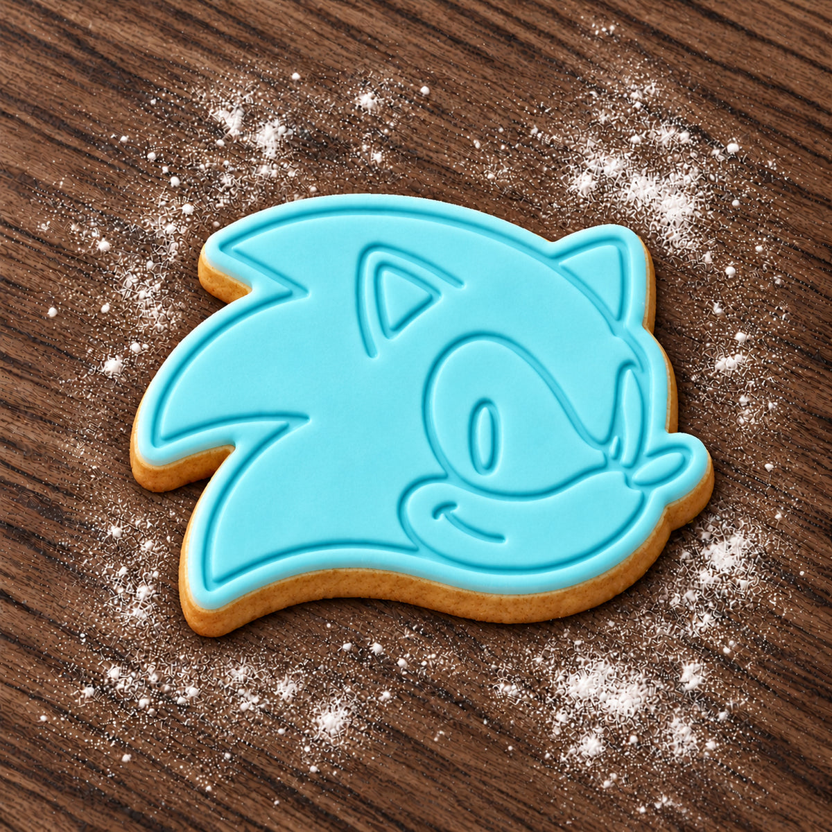 Sonic decorated fondant cookie