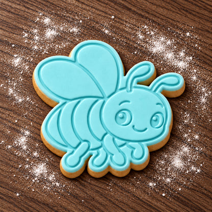 Bee decorated fondant cookie