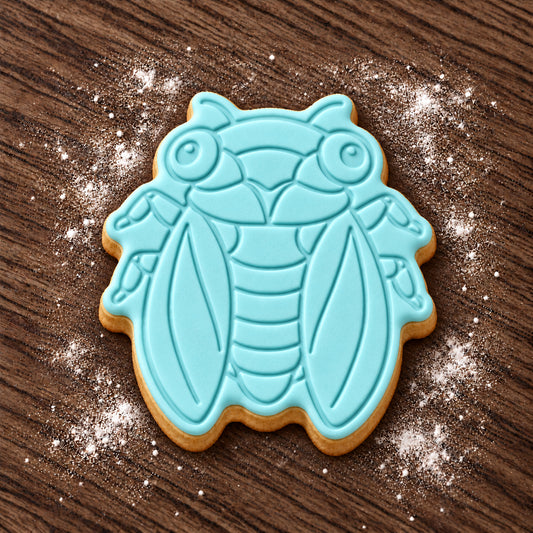 Cicada decorated fondant cookie
