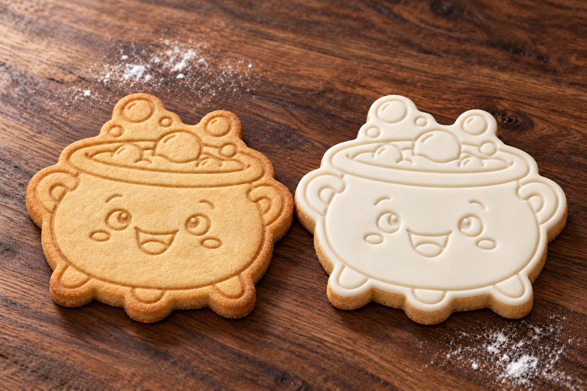 Cauldron plain and white fondant cookie examples