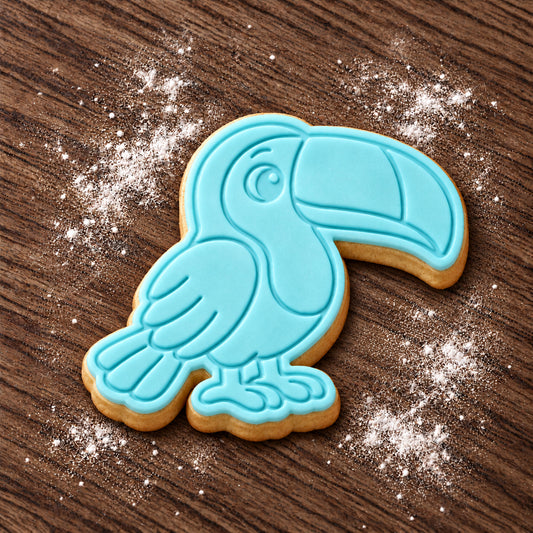 Toucan decorated fondant cookie