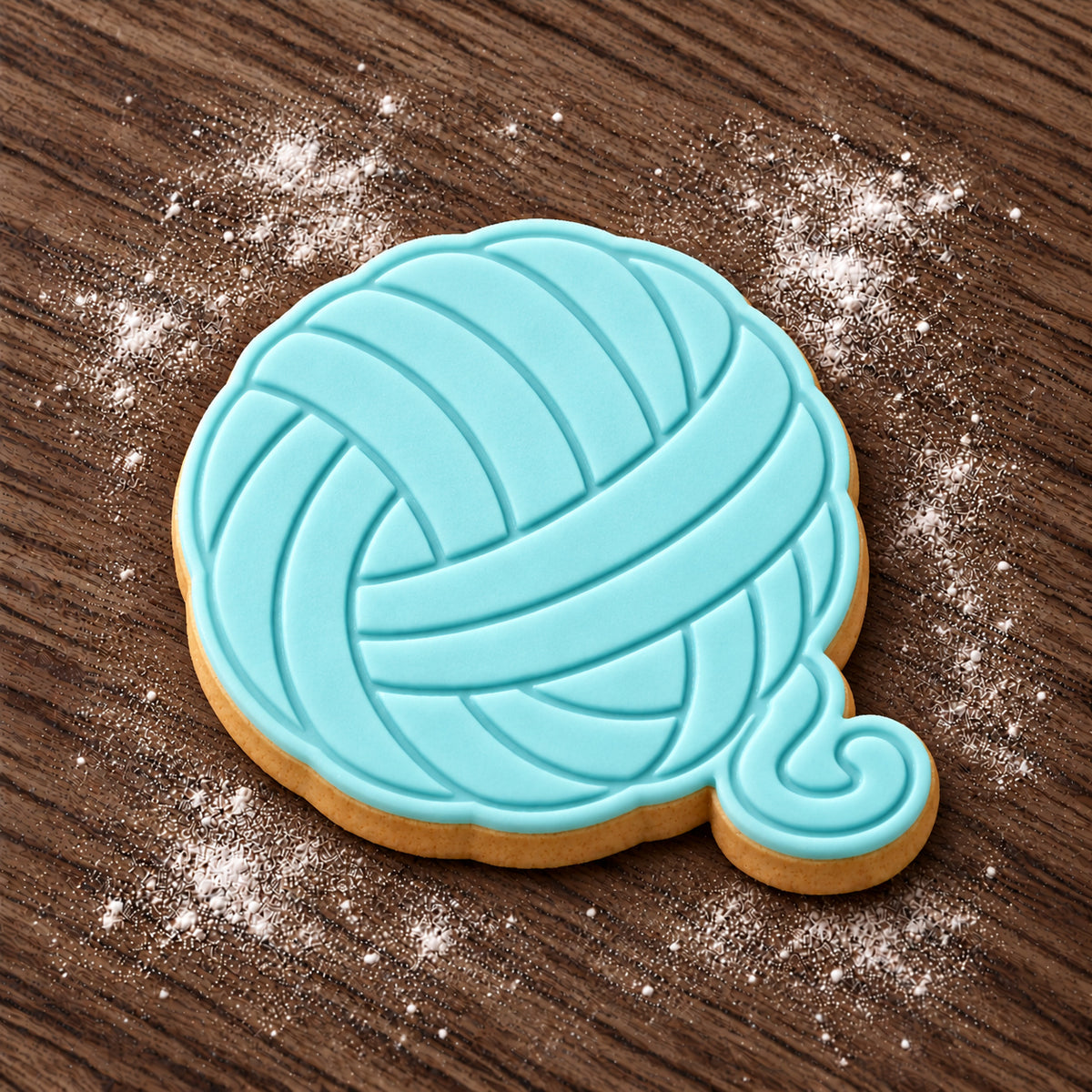 Yarn Ball decorated fondant cookie