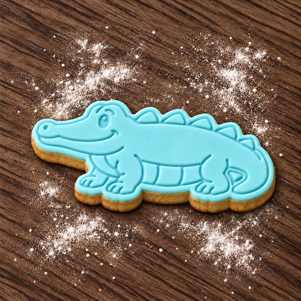 Crocodile decorated fondant cookie