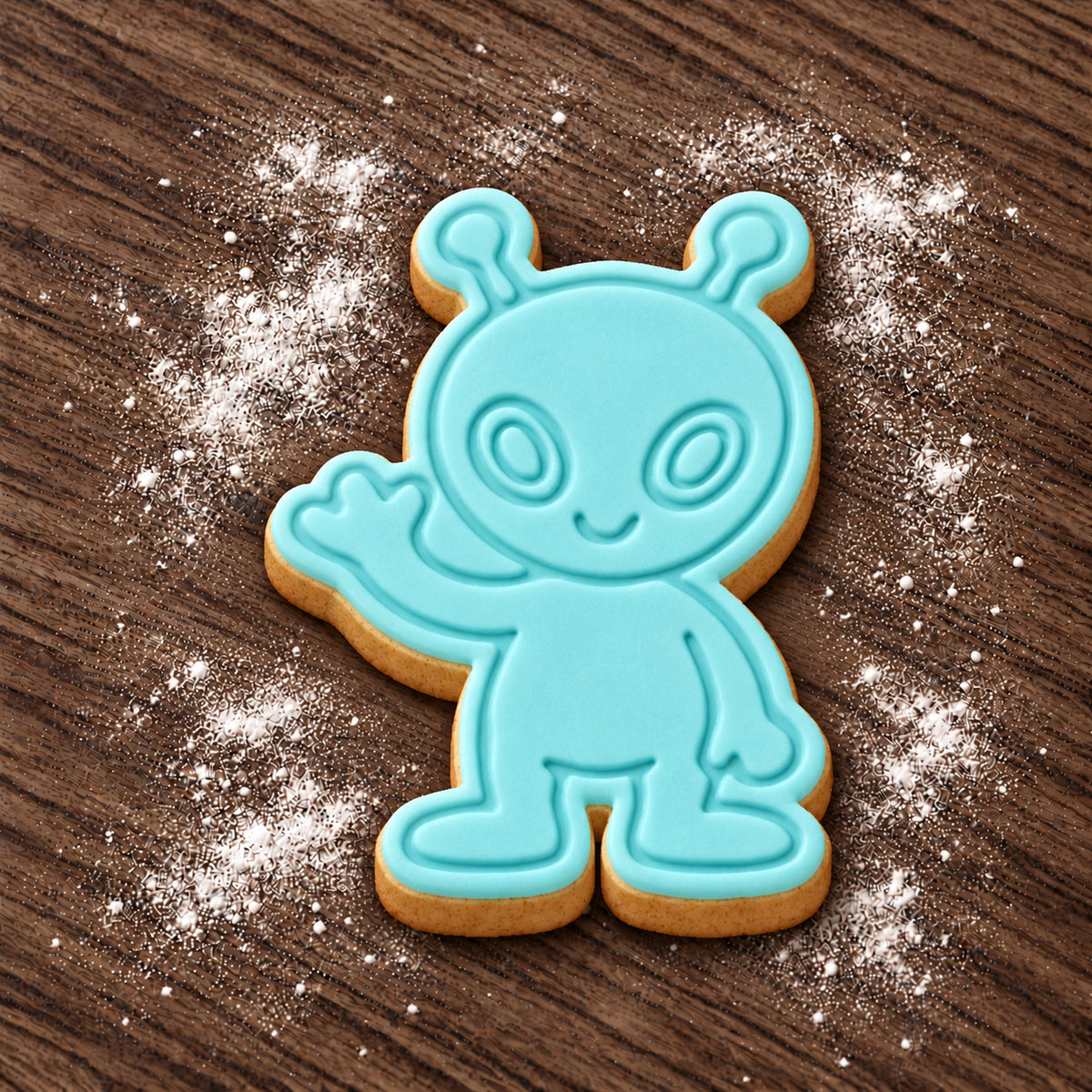 Friendly Alien decorated fondant cookie