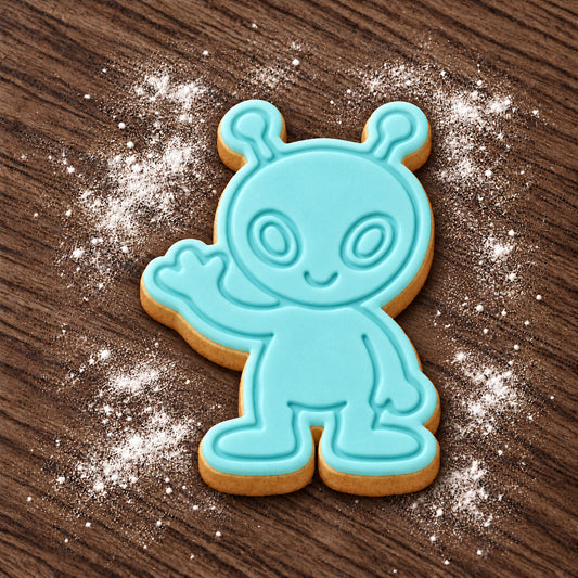 Friendly Alien decorated fondant cookie