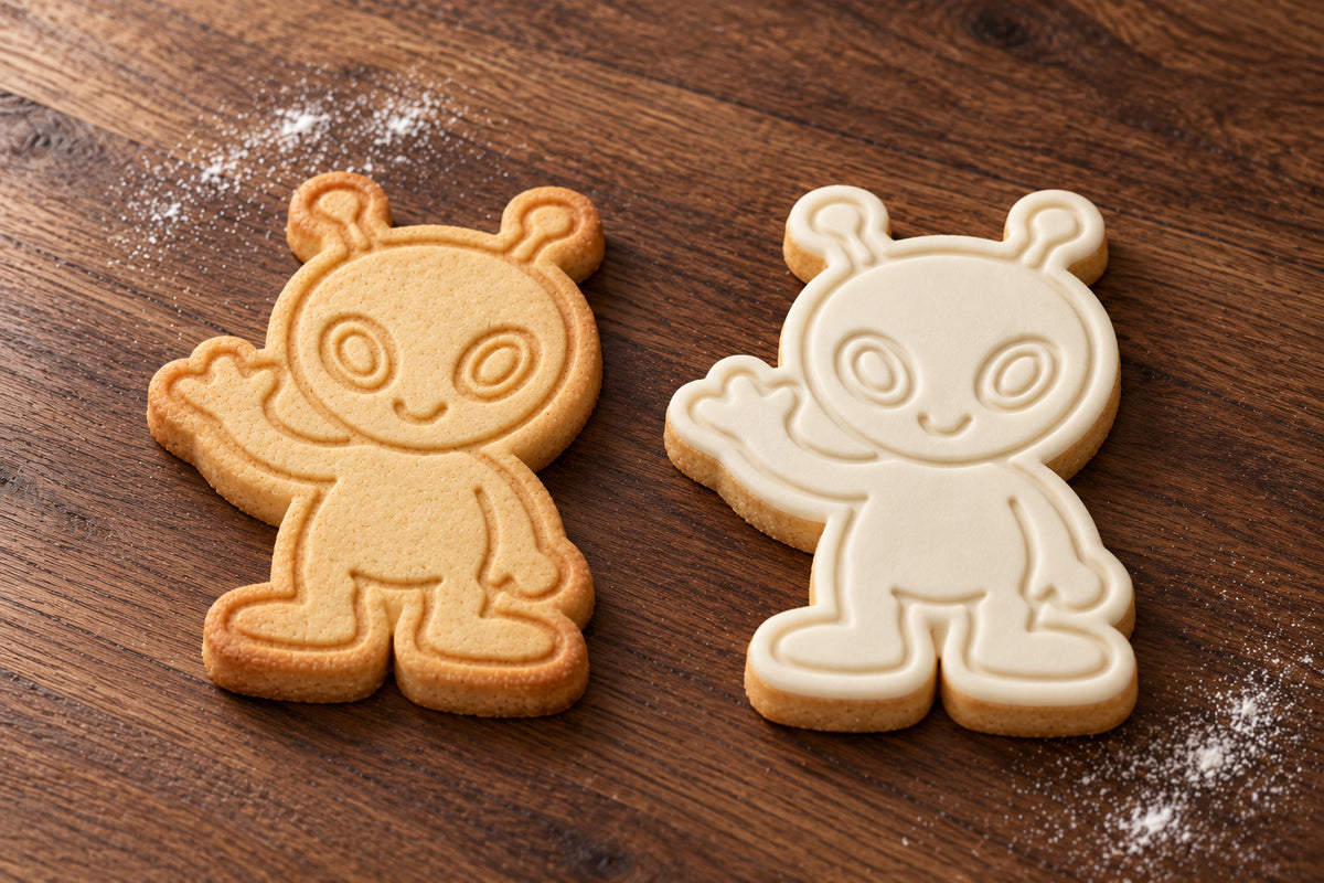 Friendly Alien plain and white fondant cookie examples